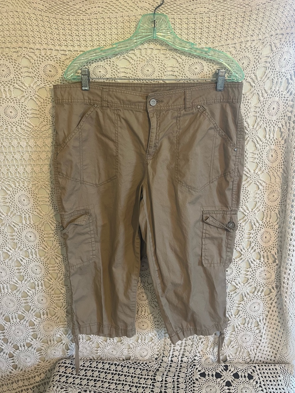 Women’s Y2K faded glory size 14 khaki cargo utility cinch capris pants